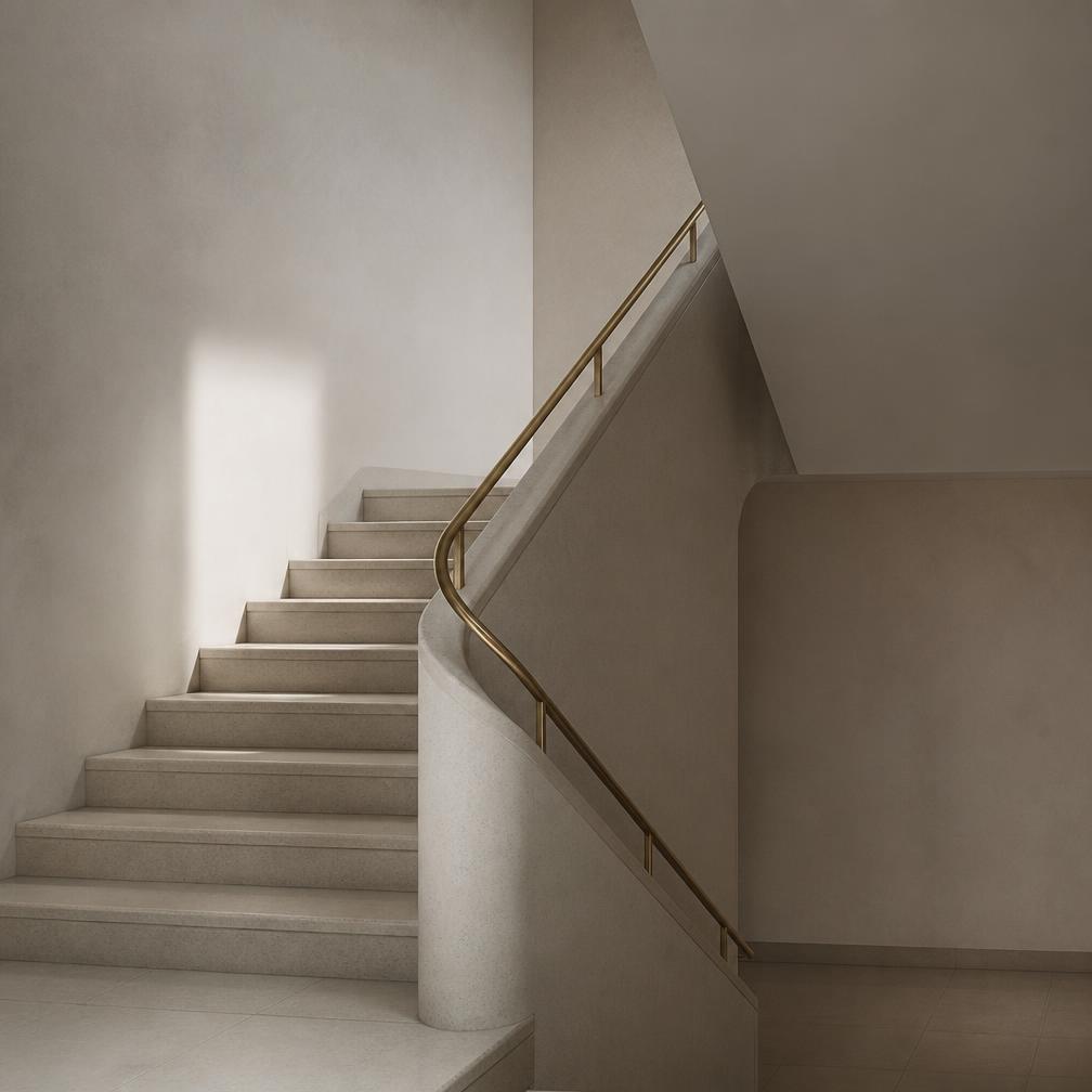 Cage d’escalier en pierre claire